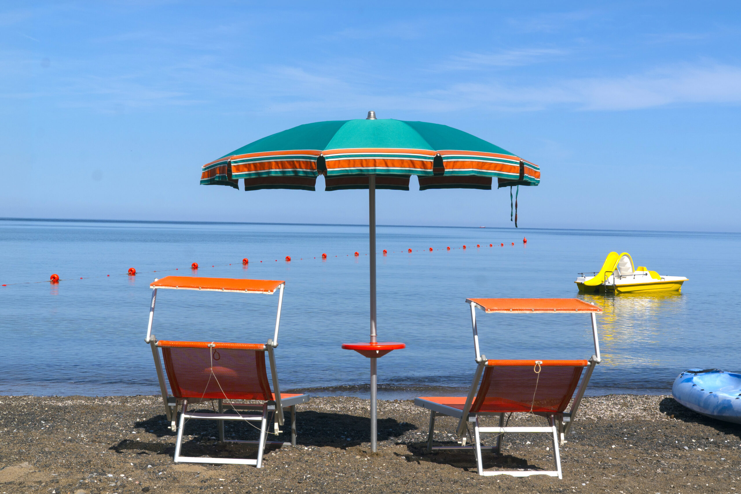 spiaggia-lettini-ombrelloni-golfo-baratti