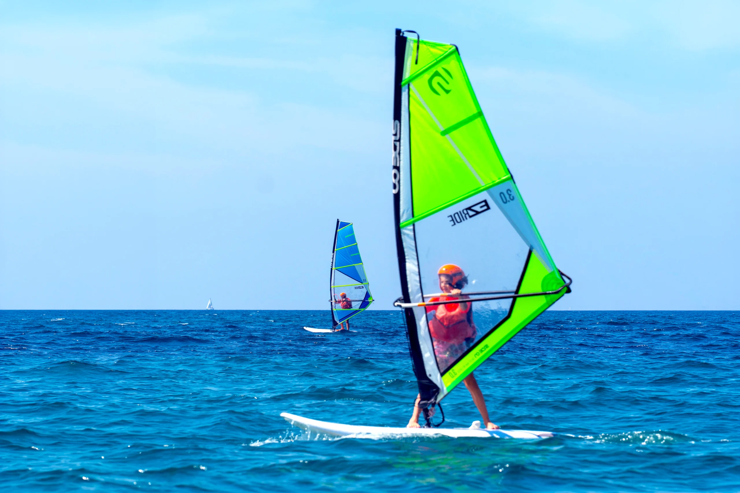 Corso wind surf Golfo Baratti per ragazzi, bambini e adulti