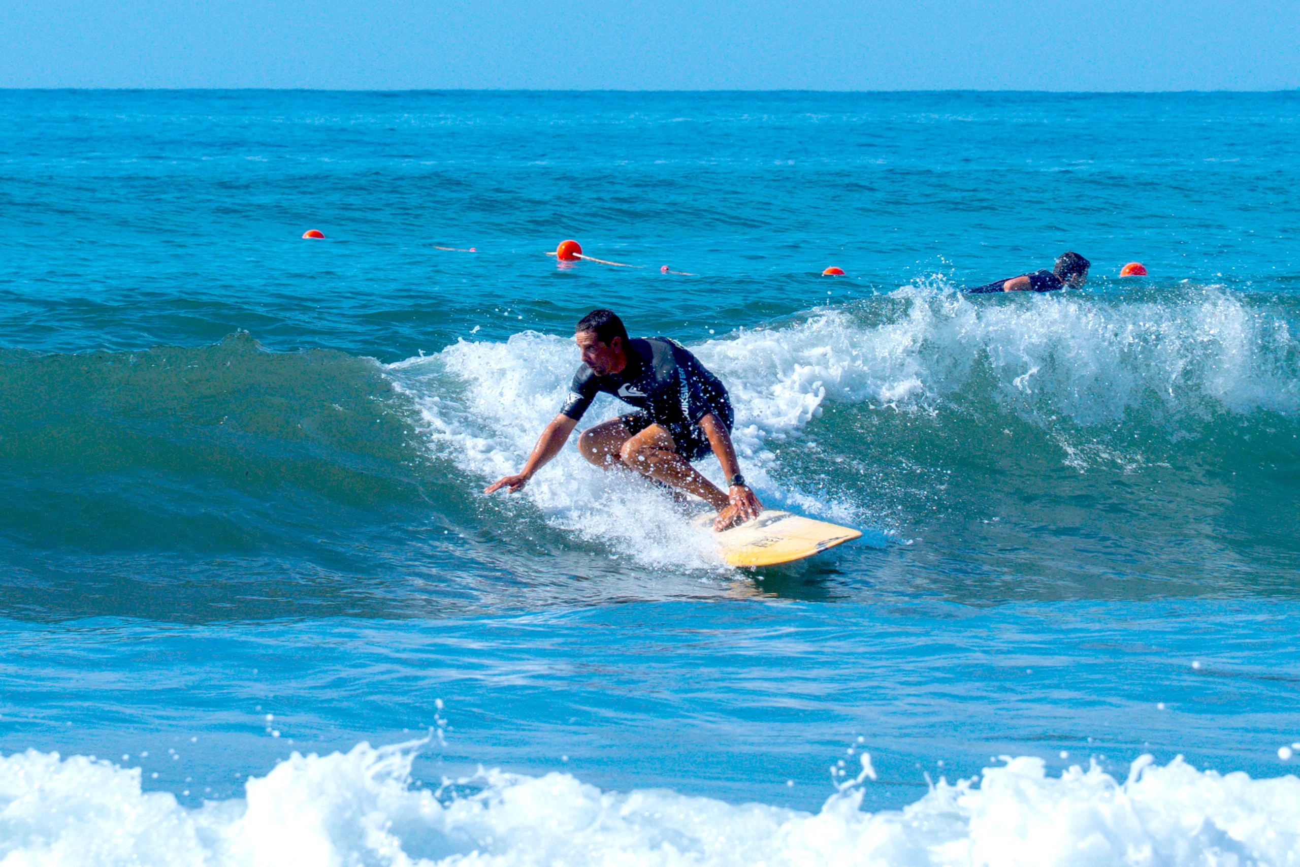 Corso surf Golfo Baratti per ragazzi e adulti